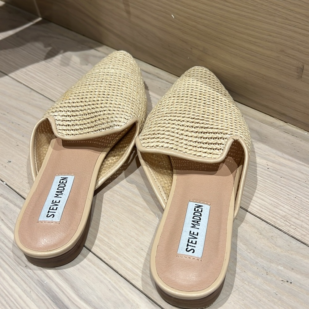 Steve Madden Women's Beige Straw Pointed-Toe Slip-On Mules - Picture 3 of 3